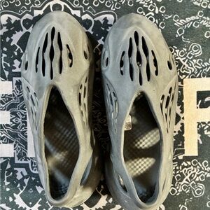 Yeezy Foam Runner in Gray